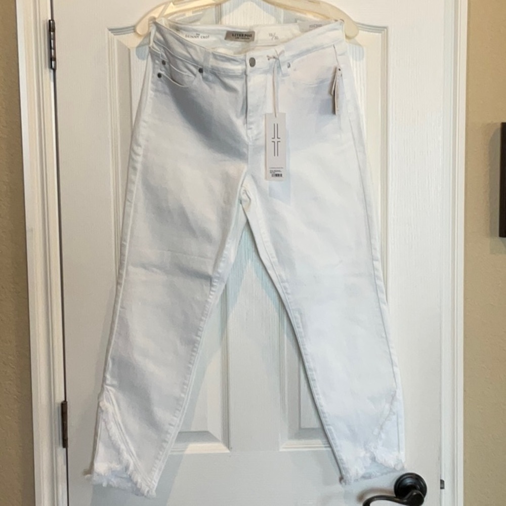 Women’s Liverpool white crop jeans - new!